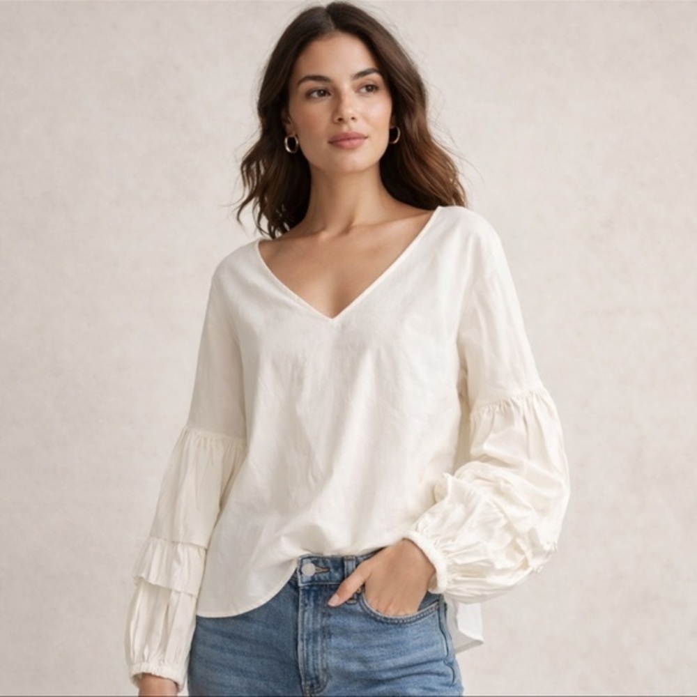 Express brand white blouse with a V-neckline and tiered balloon sleeves Sz xL